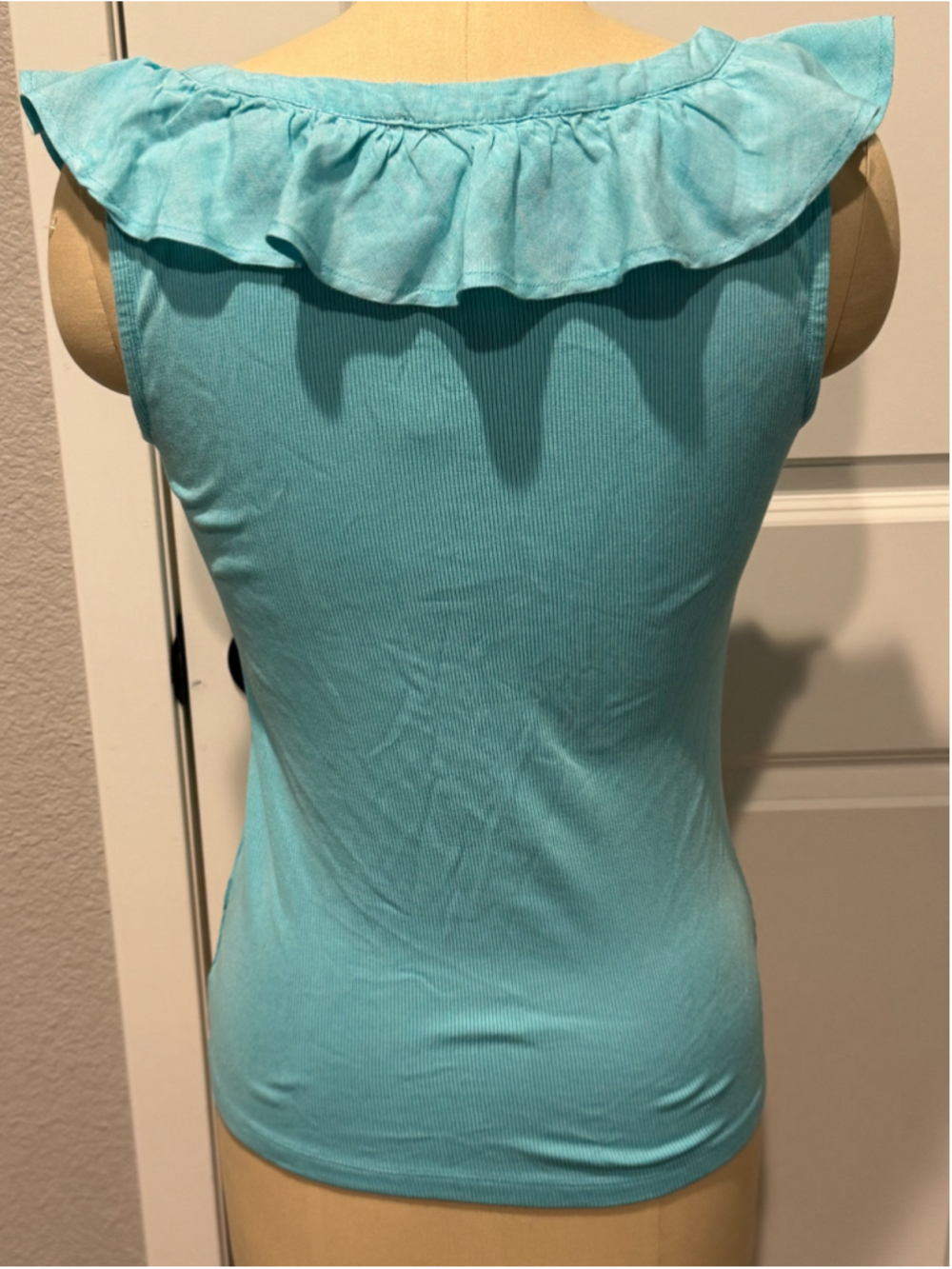 Women's Boston Proper Turquoise Ruffle V-Neck Ribbed Tee Size S - Picture 3 of 8
